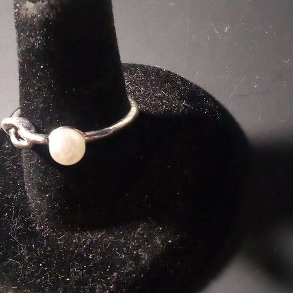 ❤️3/$10❤️NIP - Silver Tone Hollow Style New Design Ring - 6.75 - Picture 4 of 6